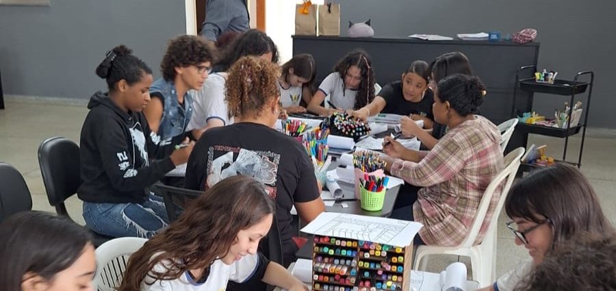 Prefeitura promove oficina de pintura terapêutica para jovens