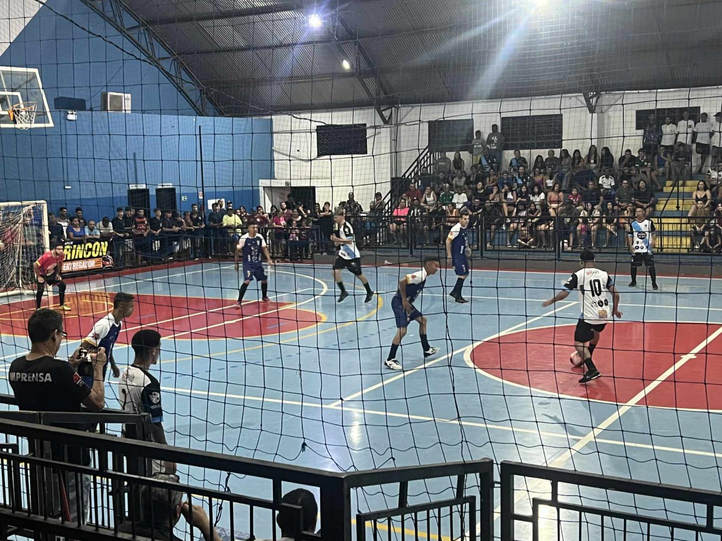 CONVENIÊNCIA DO TITI DESTACA-SE NO FUTSAL EM CASTILHO
