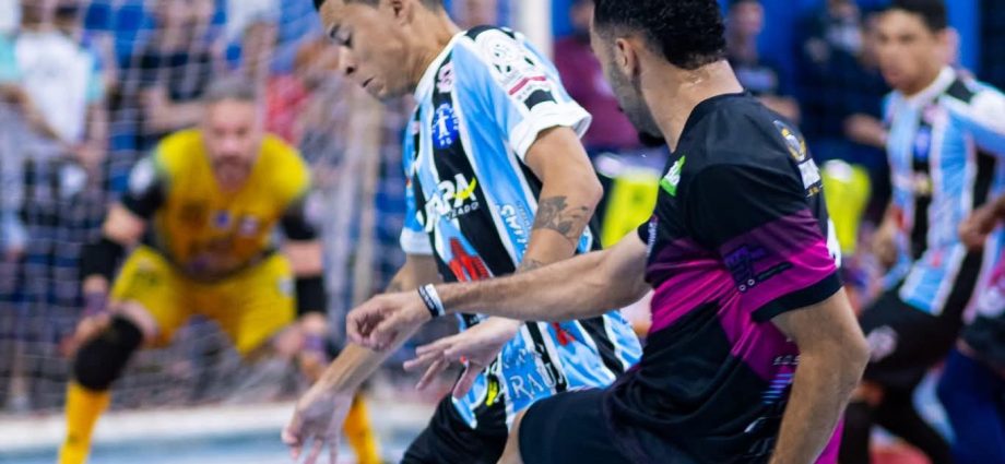 CAMPEONATO DE FUTSAL: VAI NA FÉ DOMINA O JOGO
