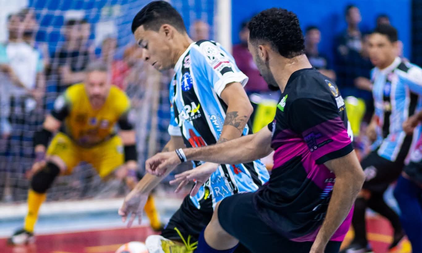 CAMPEONATO DE FUTSAL: VAI NA FÉ DOMINA O JOGO