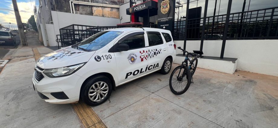 BICICLETA FURTADA: POLÍCIA MILITAR A RECUPERA EM ANDRADINA