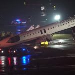 Colisão Fatal em Aeroporto de Nova York: Piloto e Copiloto Perdidos em Acidente Trágico