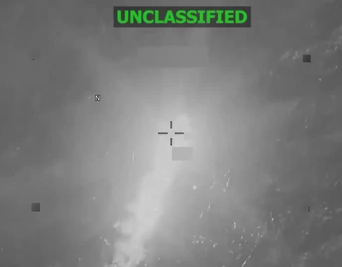 EUA Realizam Ataque a Embarcação no Caribe, Resultando em Quatro Mortes