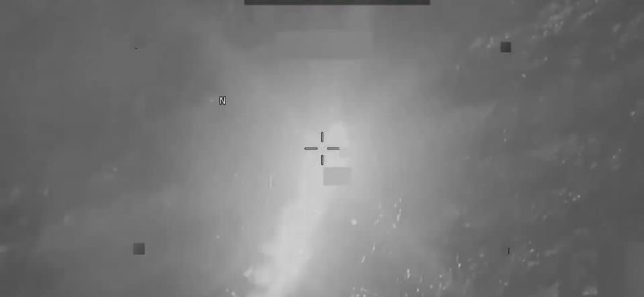 EUA Realizam Ataque a Embarcação no Caribe, Resultando em Quatro Mortes