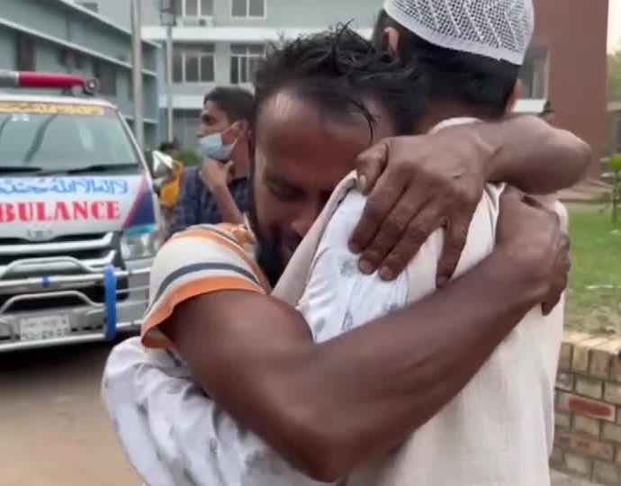 Tragédia em Bangladesh: Ônibus cai em rio e deixa 24 mortos