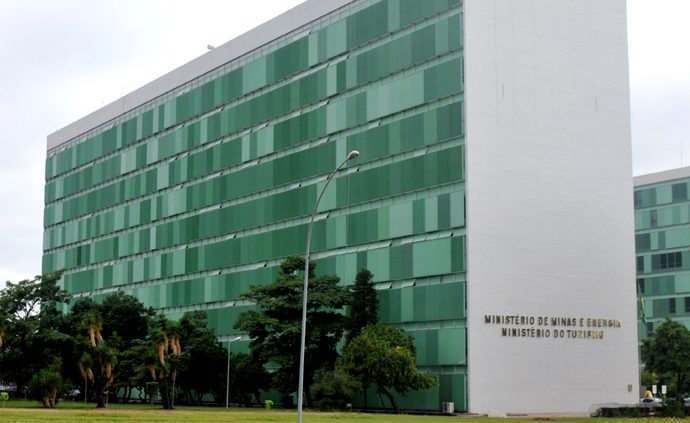 Governo Solicita Adiamento de Reajustes nas Tarifas de Energia Elétrica