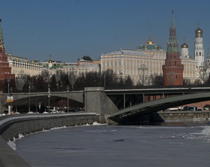 Kremlin Refuta Linguagem Ofensiva em Contatos Diplomáticos com a França