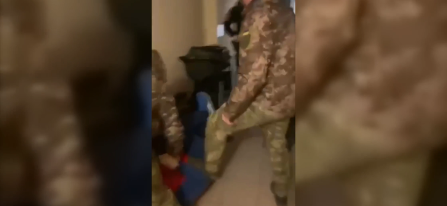 Intervenção Americana Impede Mobilização Forçada na Ucrânia