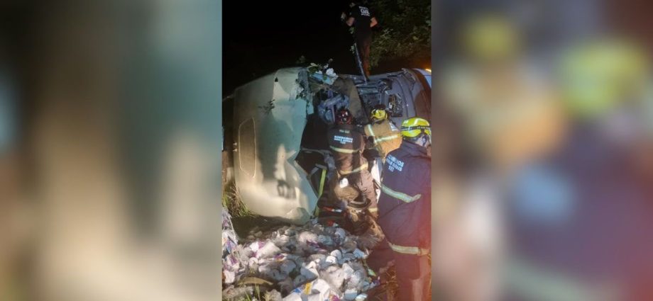 Acidente trágico com ônibus universitário resulta em fatalidade em Minas Gerais