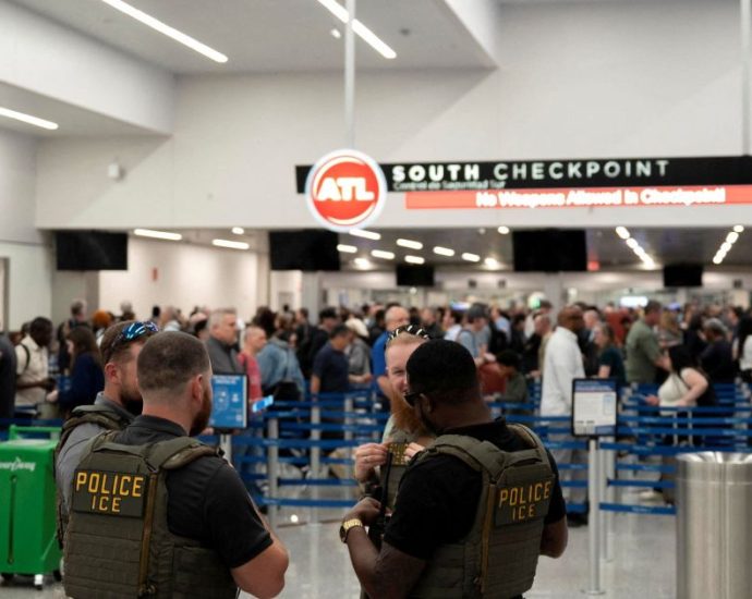 Críticas à Presença de Agentes do ICE em Aeroportos dos EUA