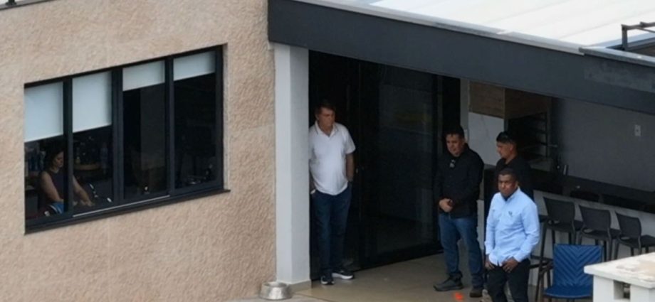 Jair Bolsonaro Retorna para Casa Após 125 Dias em Internação e Prisão