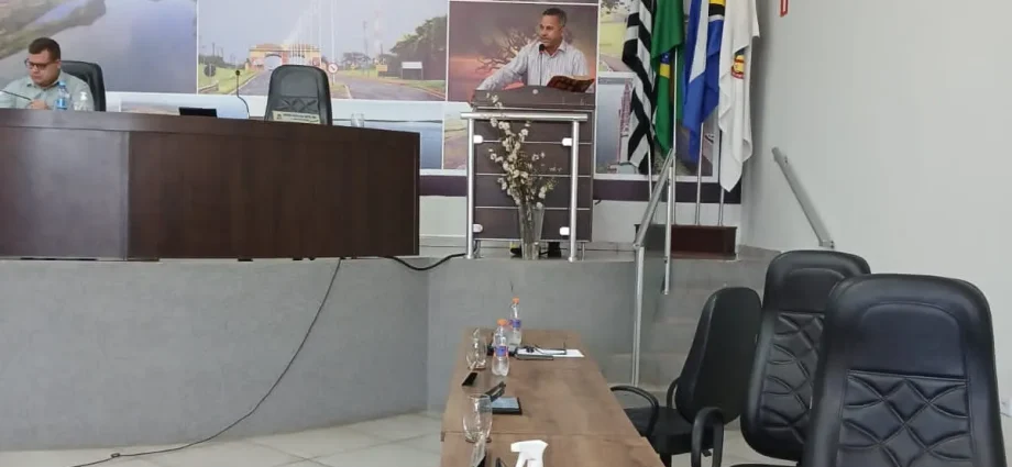 DECORO PARLAMENTAR NA CÂMARA DE CASTILHO: 5ª SESSÃO GERA DEBATE SOBRE CONDUTA EM PLENÁRIO