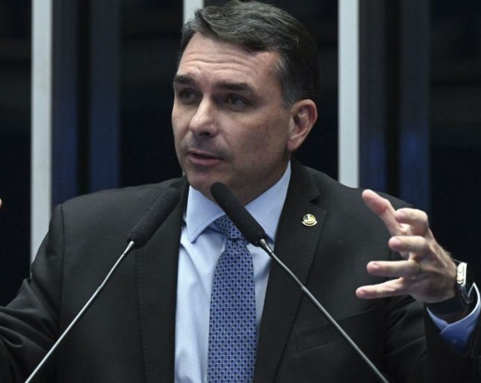 Flávio Bolsonaro Critica Preço do Diesel Durante Visita ao Rio Grande do Norte