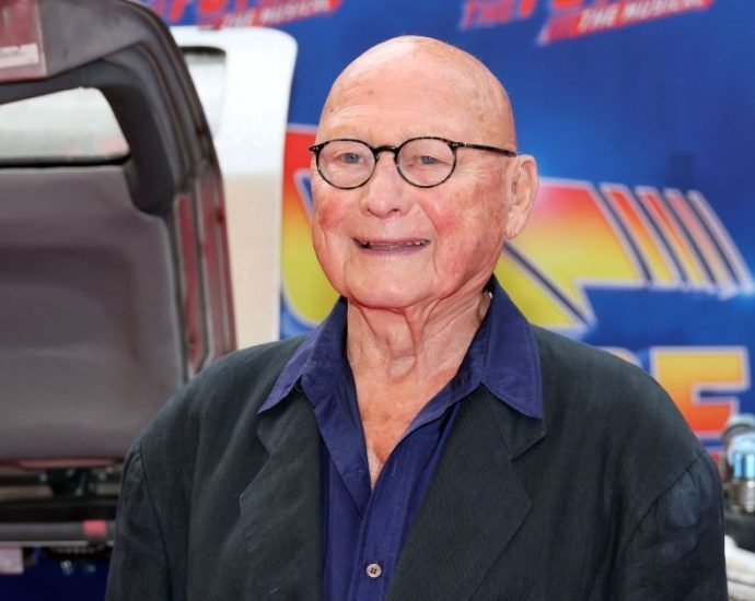 Falecimento de James Tolkan, Ícone de Hollywood, aos 94 Anos