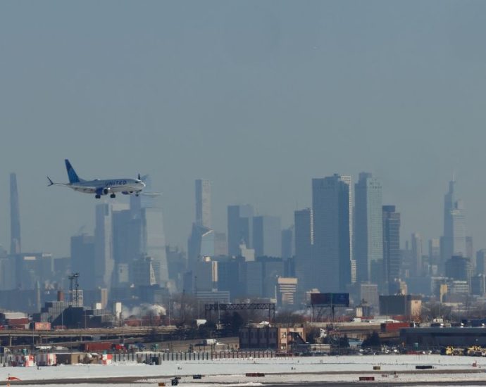 Incidente de Quase Colisão no Aeroporto de Newark Levanta Preocupações sobre Segurança Aérea
