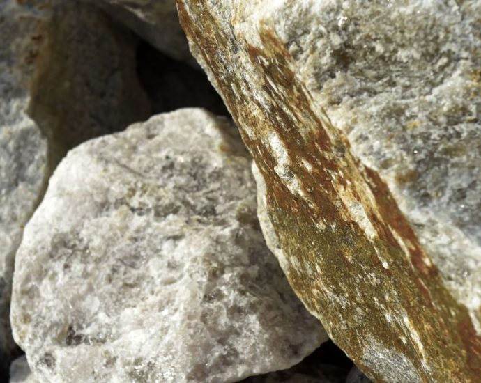 Lithium Ionic Avança em Projeto de Lítio em Minas Gerais com Acordos com Empresas Chinesas