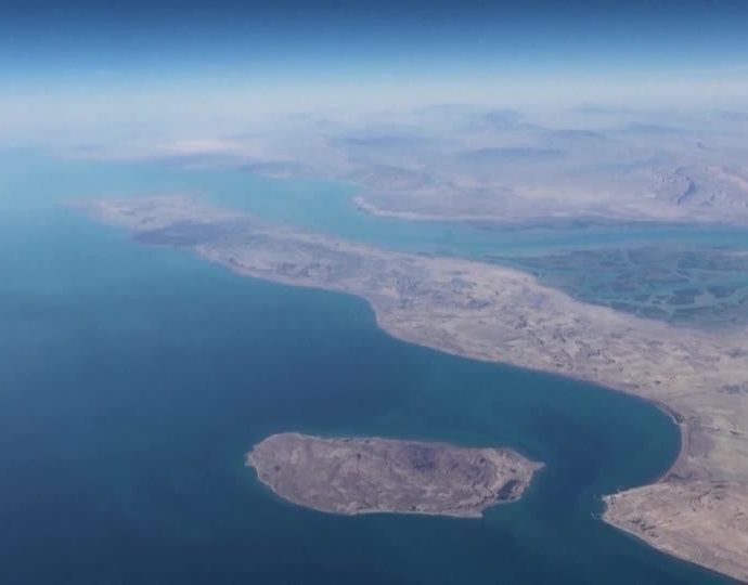 Irã Libera Passagem de Navios Paquistaneses pelo Estreito de Ormuz