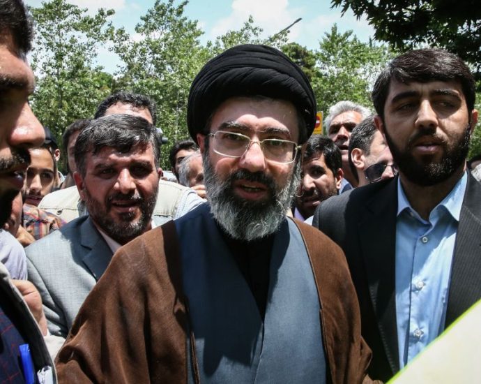 Novo Líder Supremo do Irã Defende Negação de Segurança aos Inimigos