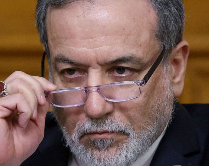 Irã Condena Ataques de Israel a Instalações Nucleares e Ameaça Consequências Severas