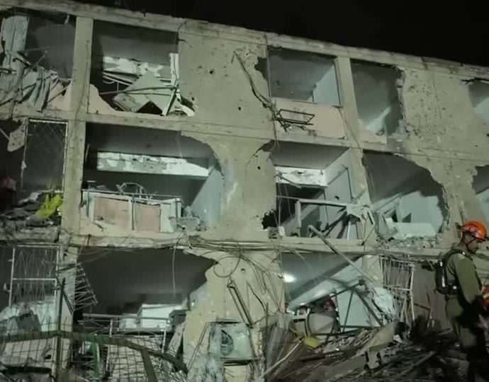 Ataques Iranianos em Israel Resultam em Mais de 100 Feridos