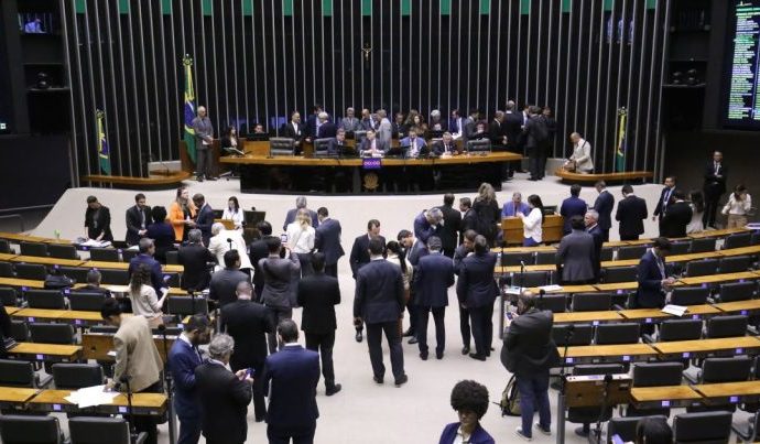 Senado Aprova Ampliação da Licença-Paternidade e Criação do Salário-Paternidade