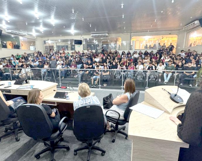 Câmara de Andradina Realiza Debate Sobre Violência Contra a Mulher com Mobilização da Sociedade