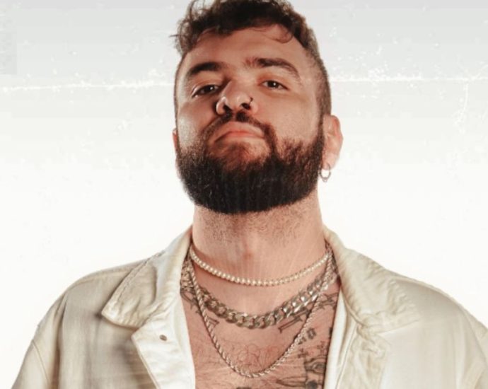 Tiago Santineli: O Humorista que Provoca Polêmica e Reflexão