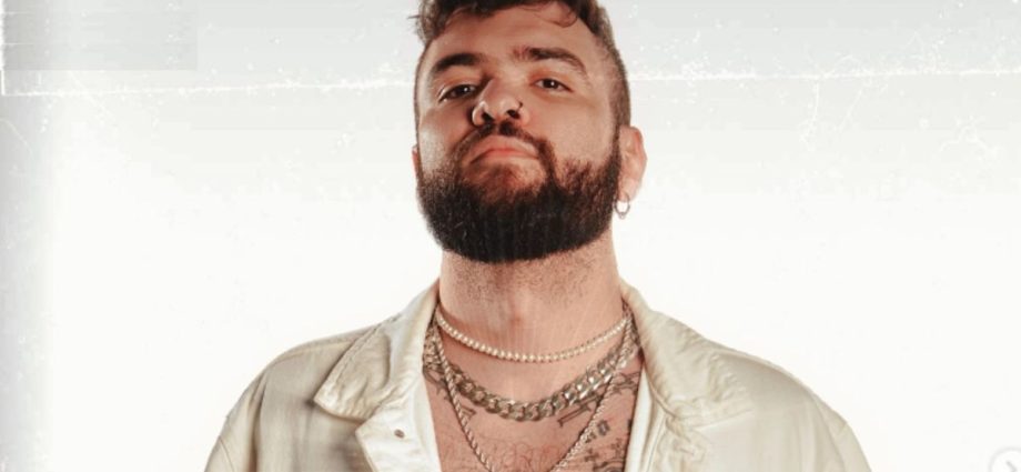 Tiago Santineli: O Humorista que Provoca Polêmica e Reflexão