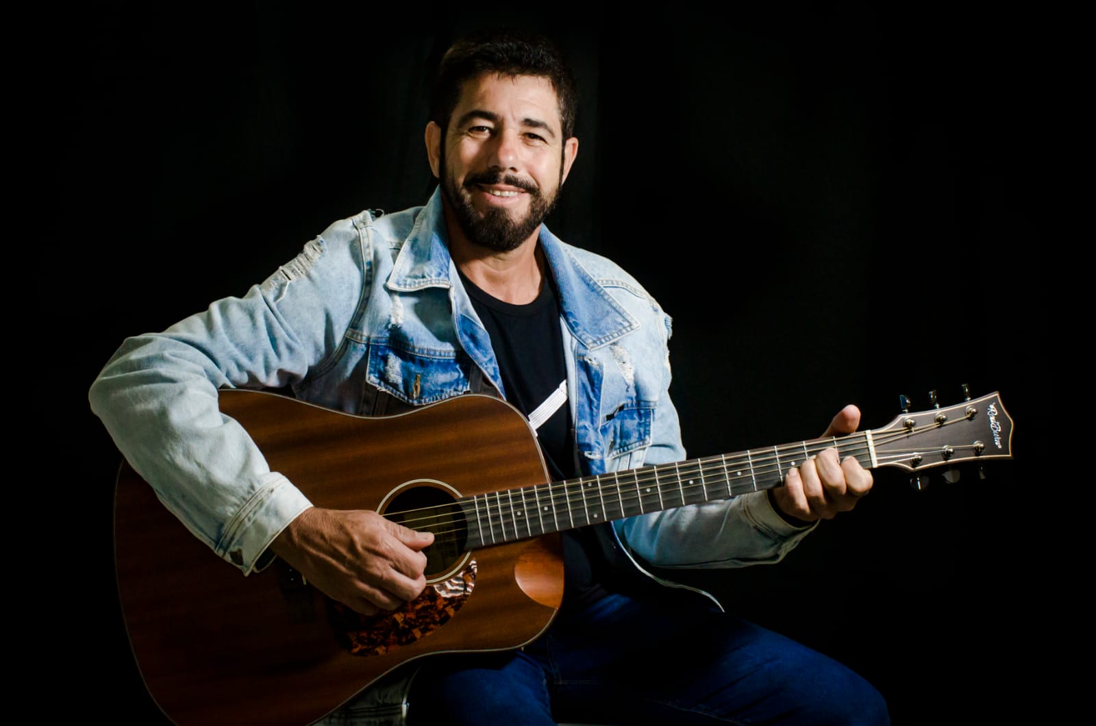 Tim Serion: A Música que Une Gerações e Histórias