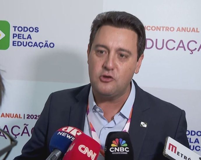 Ratinho Júnior encerra mandato no Paraná e se retira da corrida presidencial