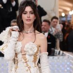 Anne Hathaway Brinca com Teoria de Reencarnação da Esposa de Shakespeare