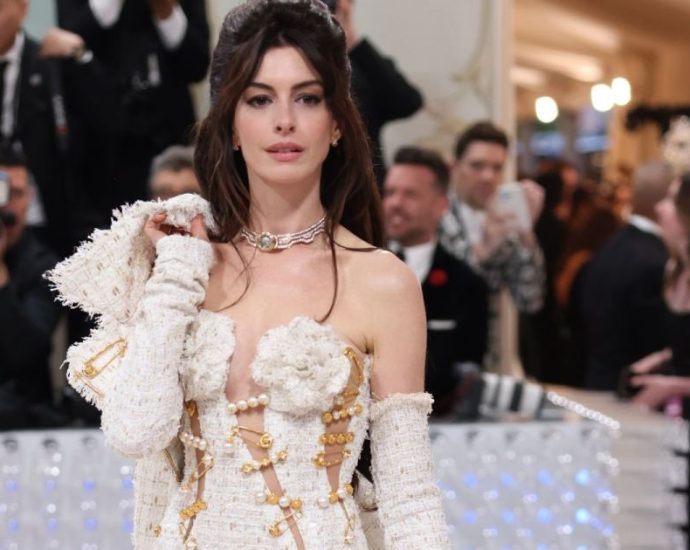 Anne Hathaway Brinca com Teoria de Reencarnação da Esposa de Shakespeare