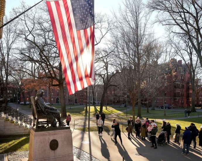 Governo Trump Processa Harvard por Discriminação em Novo Movimento Judicial