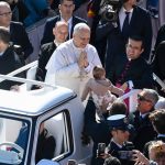 Papa Francisco Reflete sobre a Comunhão dos Fiéis na Igreja