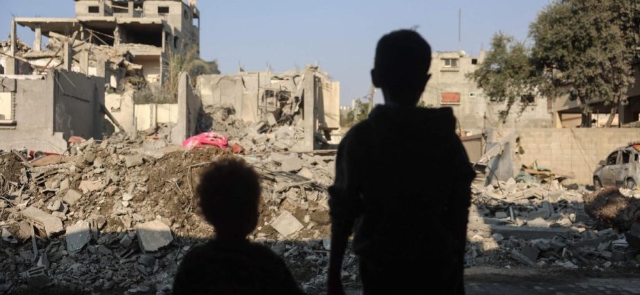 Reflexões do Papa sobre a Infância em Tempos de Guerra e Tecnologia