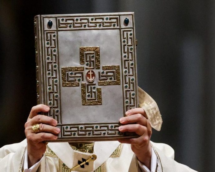 O Papel do Magistério da Igreja na Interpretação da Escritura e da Tradição