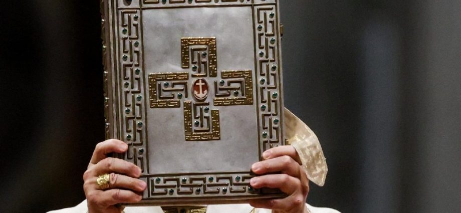 O Papel do Magistério da Igreja na Interpretação da Escritura e da Tradição