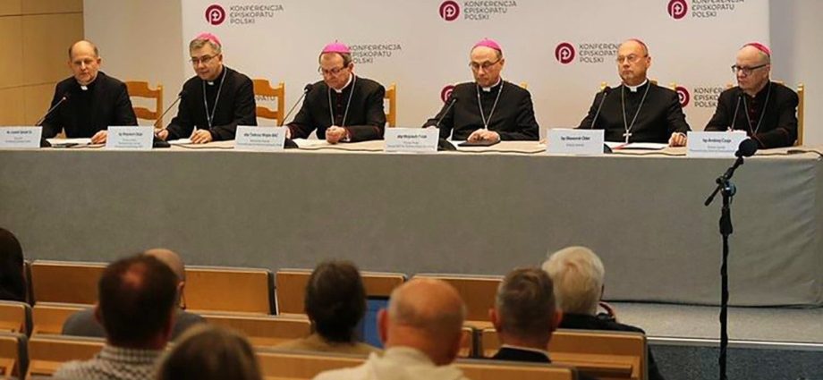 Polônia Estabelece Comissão Independente para Investigar Abusos na Igreja