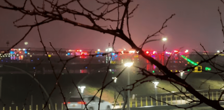 Colisão entre avião da Air Canada e veículo em LaGuardia provoca suspensão de voos