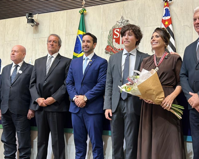 Rosana Valle Recebe Colar de Honra ao Mérito da Alesp em Cerimônia Emocionante