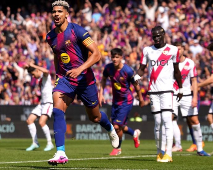 Barcelona Conquista Vitória sobre o Rayo em Homenagem a Ronaldinho Gaúcho