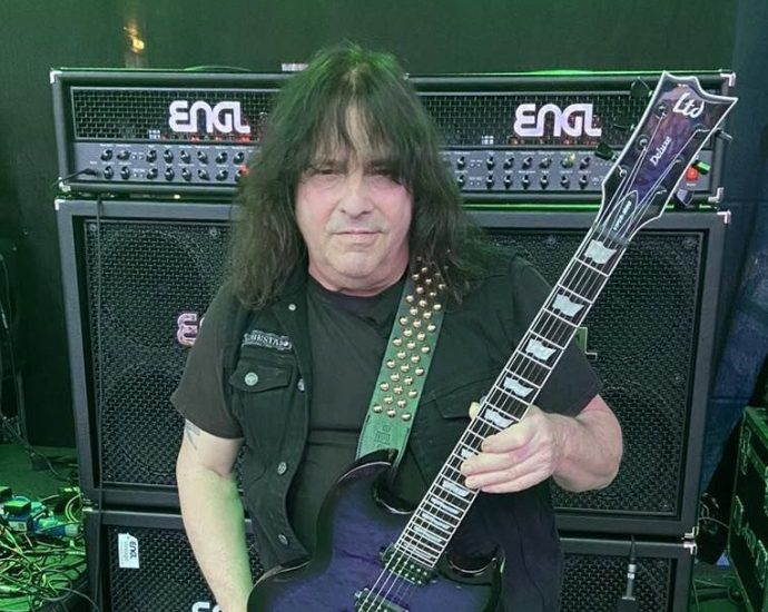 Morte do Guitarrista Ross ‘The Boss’ Friedman aos 72 Anos Impacta o Mundo da Música