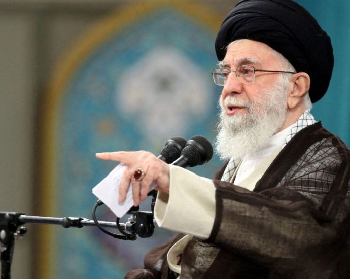 Israel Destrói Aeronave Associada a Ali Khamenei em Teerã