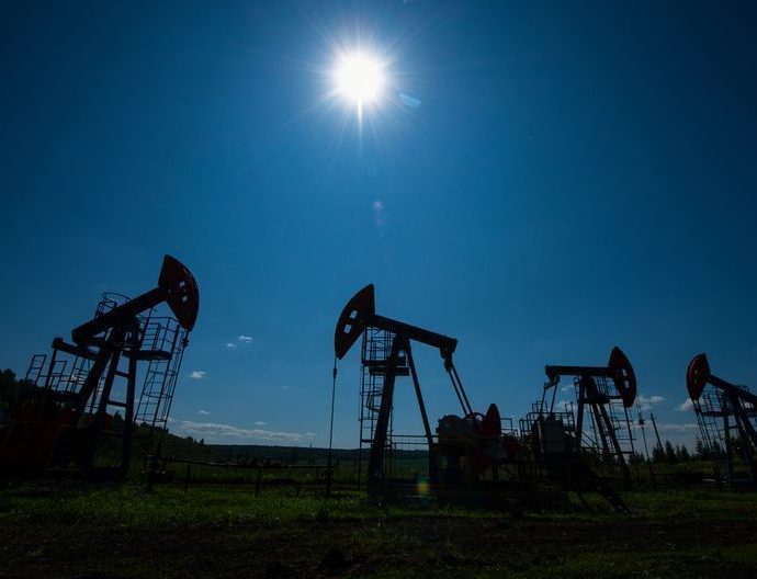 Governo Trump Implementa Medidas para Controlar Preços do Petróleo