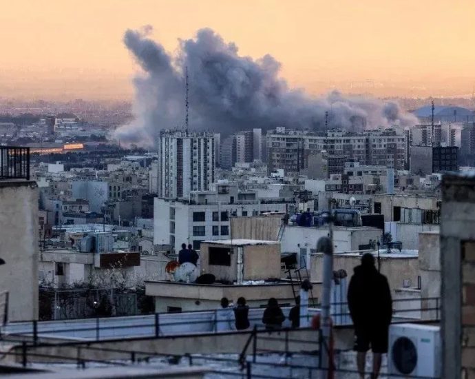 Conflito em Ascensão: Forças de Israel Atacam Alvos Iranianos Próximos a Teerã