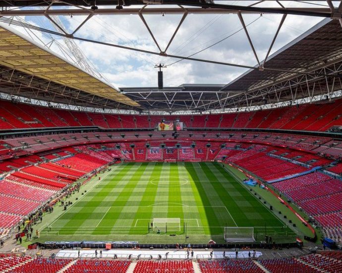 Final da Copa da Liga Inglesa: Arsenal enfrenta Manchester City no Wembley