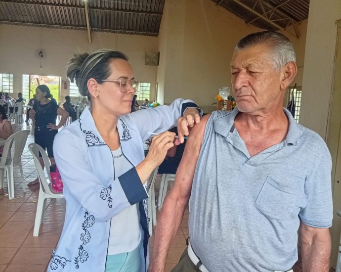 Castilho realiza vacinação contra Influenza para idosos do grupo Reviver