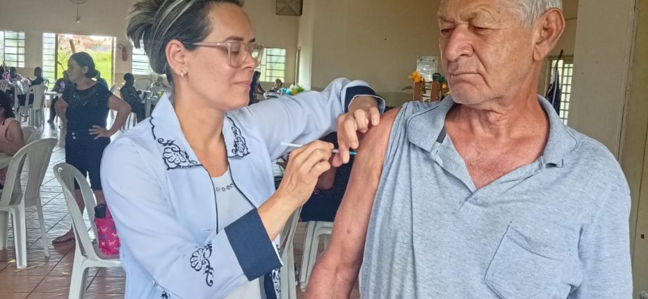 Castilho realiza vacinação contra Influenza para idosos do grupo Reviver