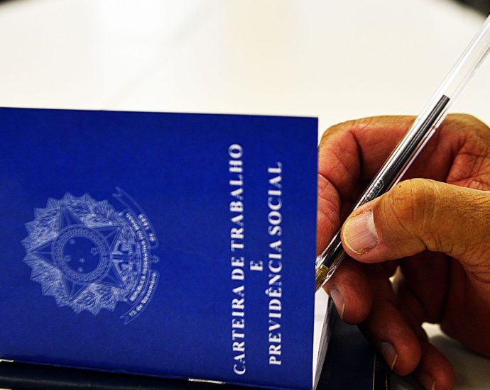Nova Emenda Constitucional Altera Jornadas de Trabalho no Brasil