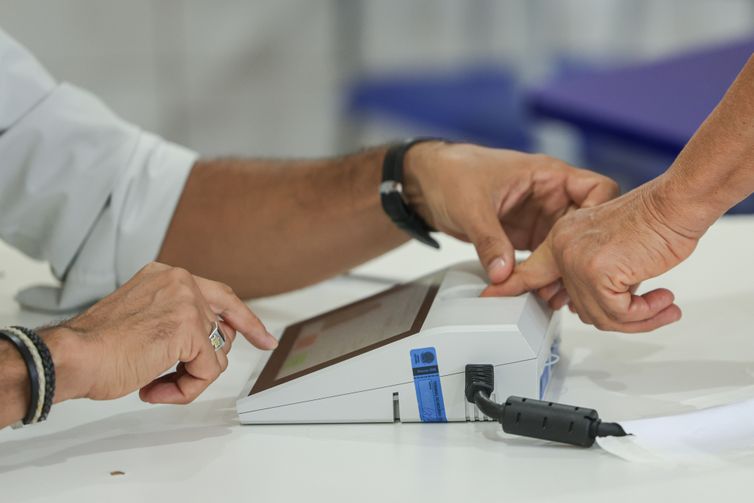 Eleitores vão às urnas neste domingo para escolher presidente da República